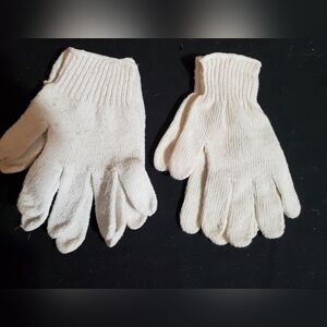 Cozy White Knit Gloves